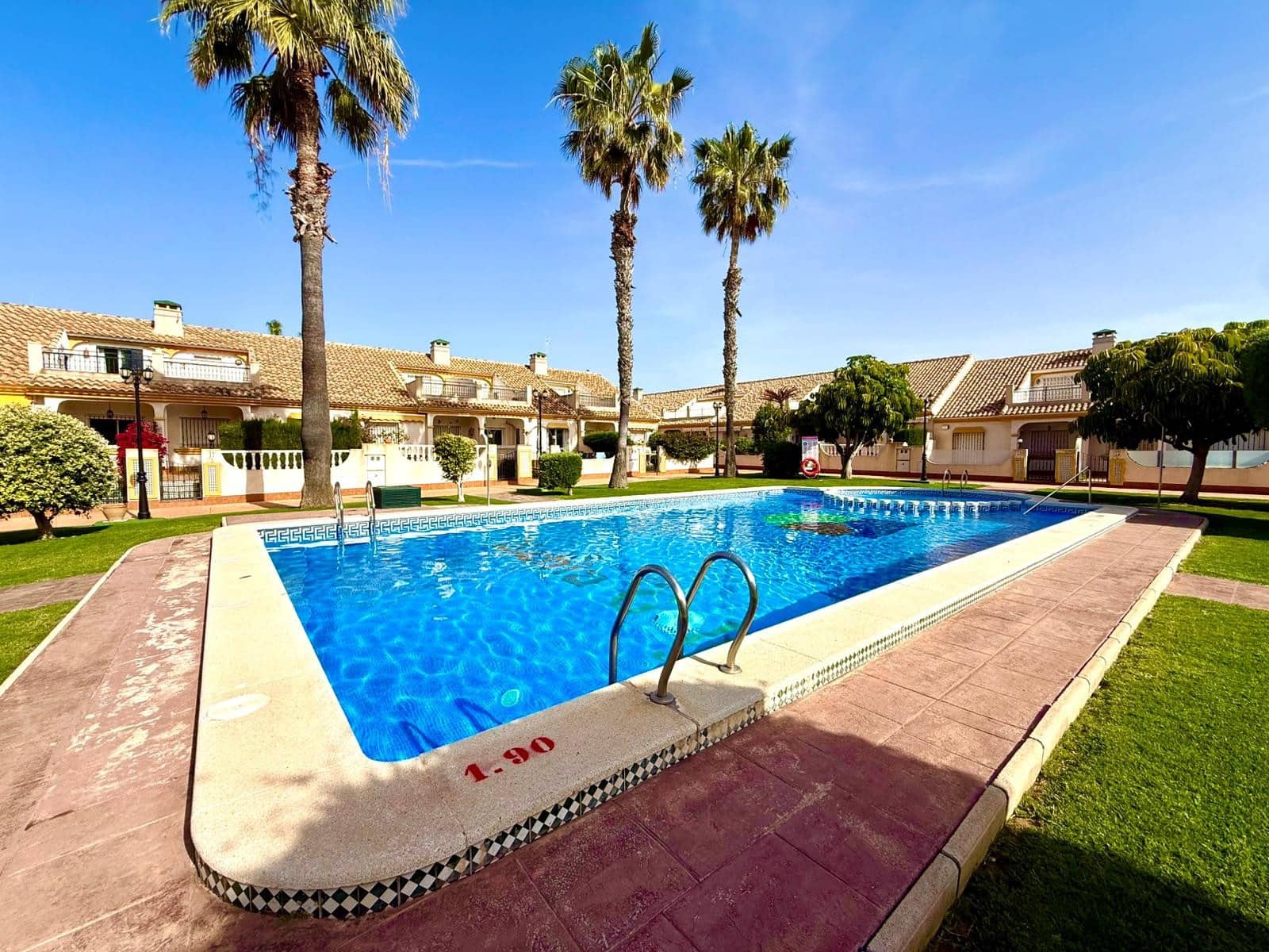 2 slaapkamer Bungalow te koop in Cabo Roig met zwembad garage - € 235.000 (Ref: 9793520)
