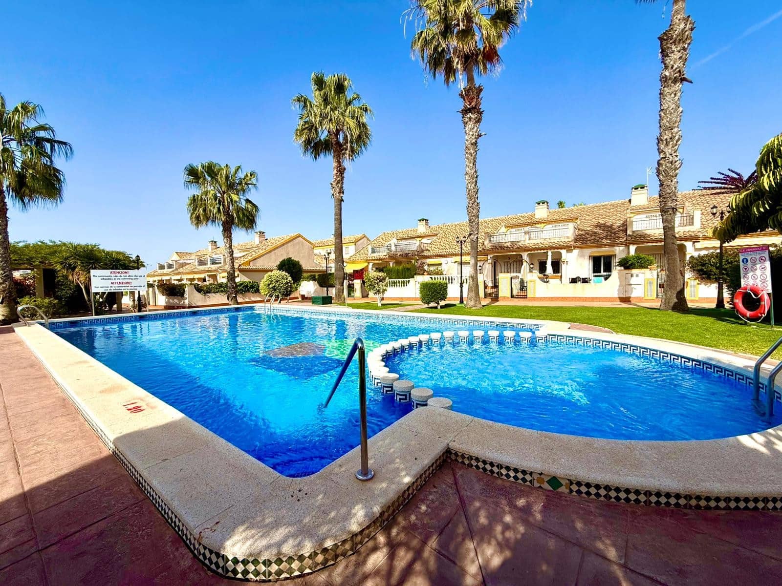 2 slaapkamer Bungalow te koop in Cabo Roig met zwembad garage - € 235.000 (Ref: 9793520)