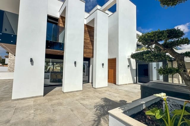 4 soveværelse Villa til salg i Villamartin, Orihuela med swimmingpool garage - € 2.950.000 (Ref: 9824237)