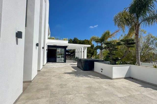 4 soveværelse Villa til salg i Villamartin, Orihuela med swimmingpool garage - € 2.950.000 (Ref: 9824237)