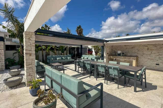 4 soveværelse Villa til salg i Villamartin, Orihuela med swimmingpool garage - € 2.950.000 (Ref: 9824237)