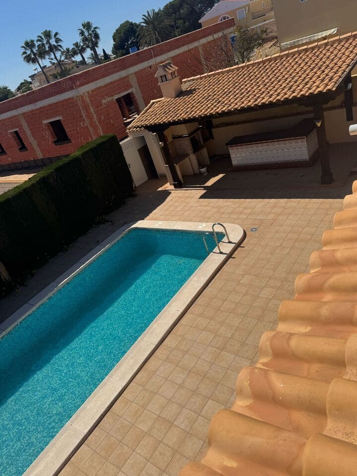 4 quarto Moradia para venda em Playa Flamenca com piscina - 860 000 € (Ref: 9830209)