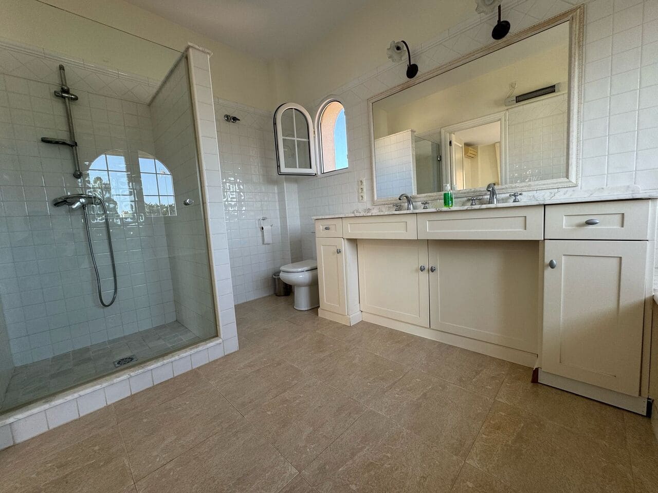 4 quarto Moradia para venda em Playa Flamenca com piscina - 860 000 € (Ref: 9830209)