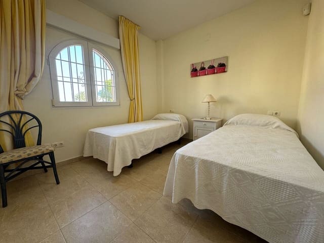 4 quarto Moradia para venda em Playa Flamenca, Orihuela com piscina - 860 000 € (Ref: 9830209)