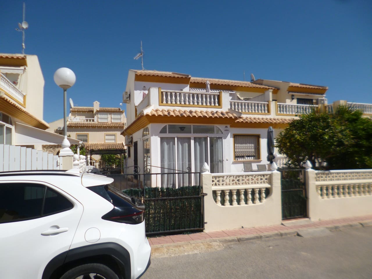 3 quarto Moradia Geminada para venda em Playa Flamenca com piscina - 299 000 € (Ref: 9830211)
