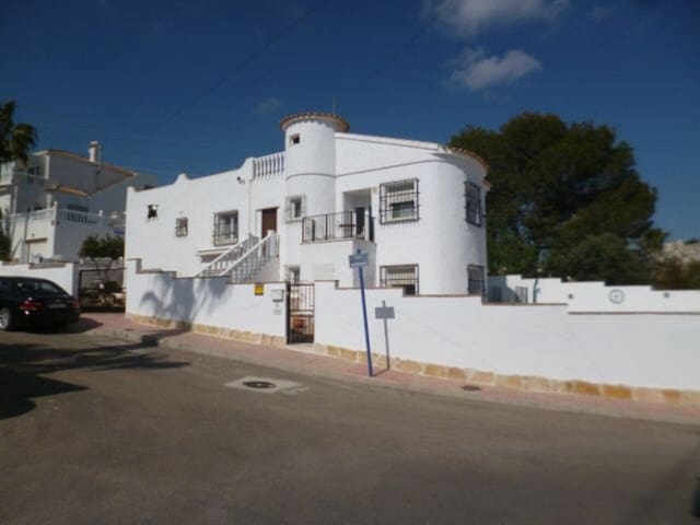 5 Zimmer Villa zu verkaufen in Villamartin, Orihuela mit Pool - 449.000 € (Ref: 9830216)
