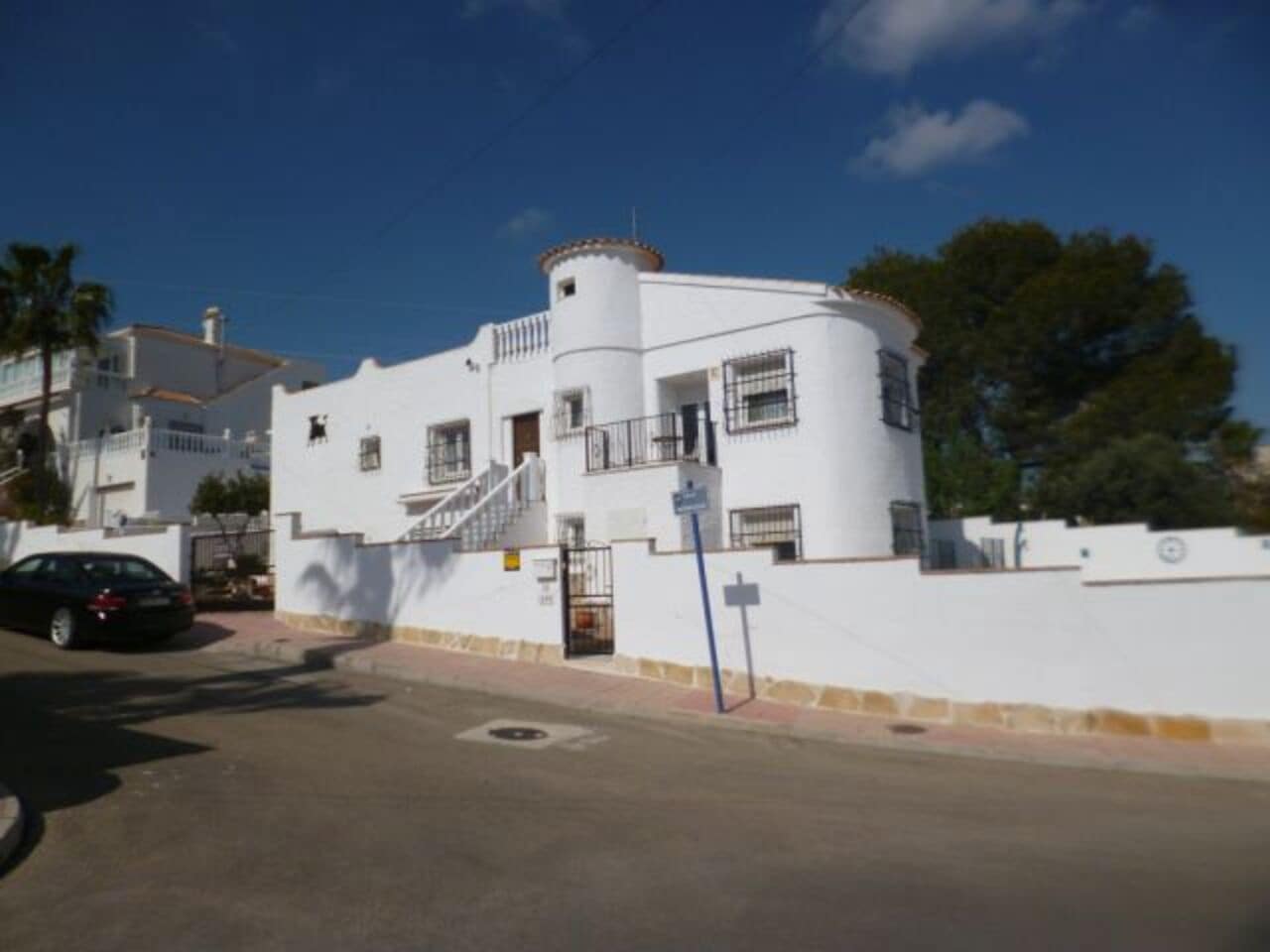 5 Zimmer Villa zu verkaufen in Villamartin mit Pool - 449.000 € (Ref: 9830216)