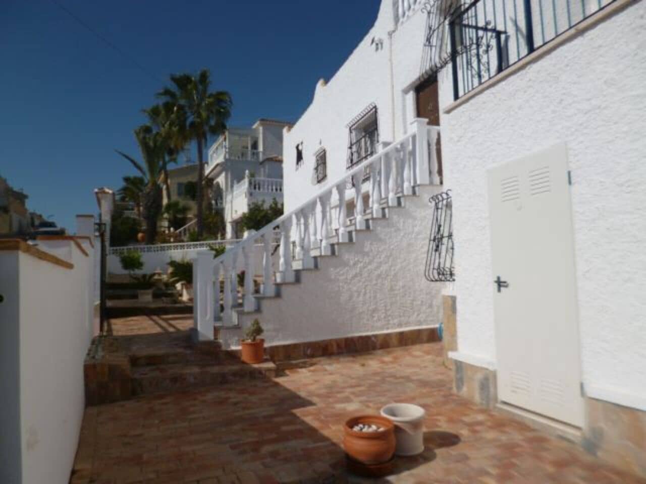 5 Zimmer Villa zu verkaufen in Villamartin mit Pool - 449.000 € (Ref: 9830216)