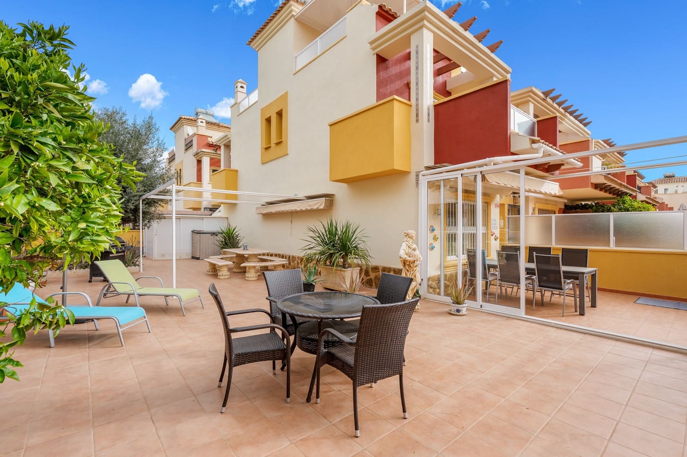 3 soveværelse Rækkehus til salg i Villamartin med swimmingpool - € 345.000 (Ref: 9832966)