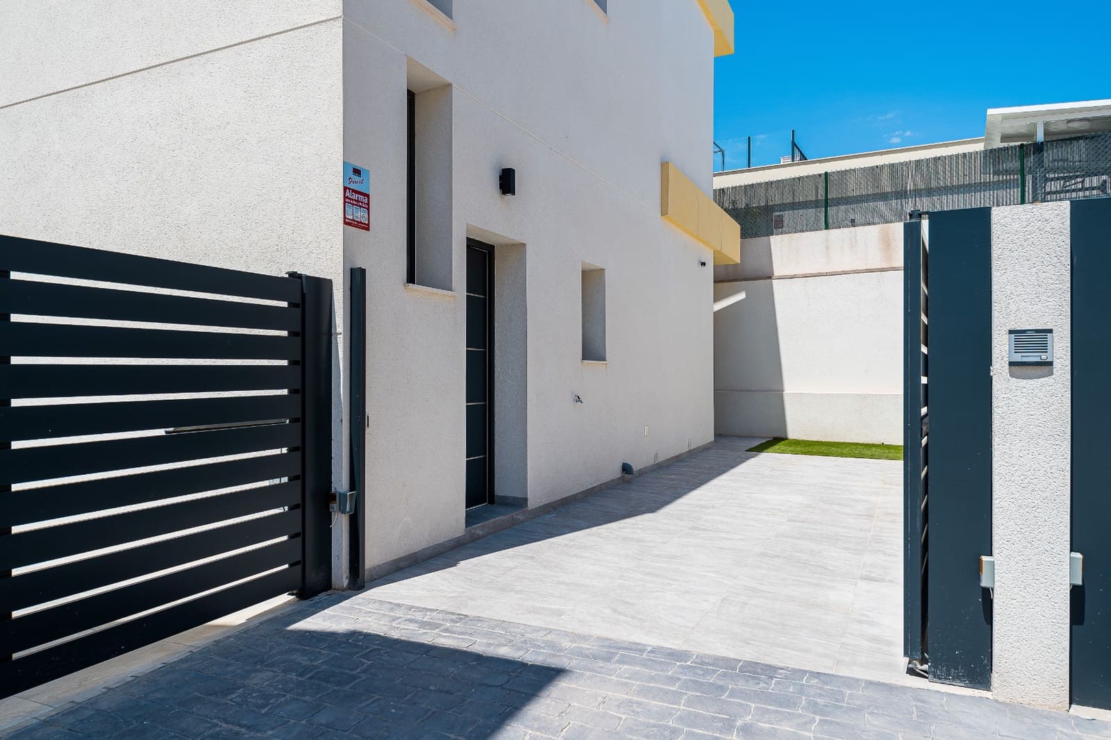 3 slaapkamer Villa te koop in Los Montesinos met zwembad garage - € 420.000 (Ref: 9832967)