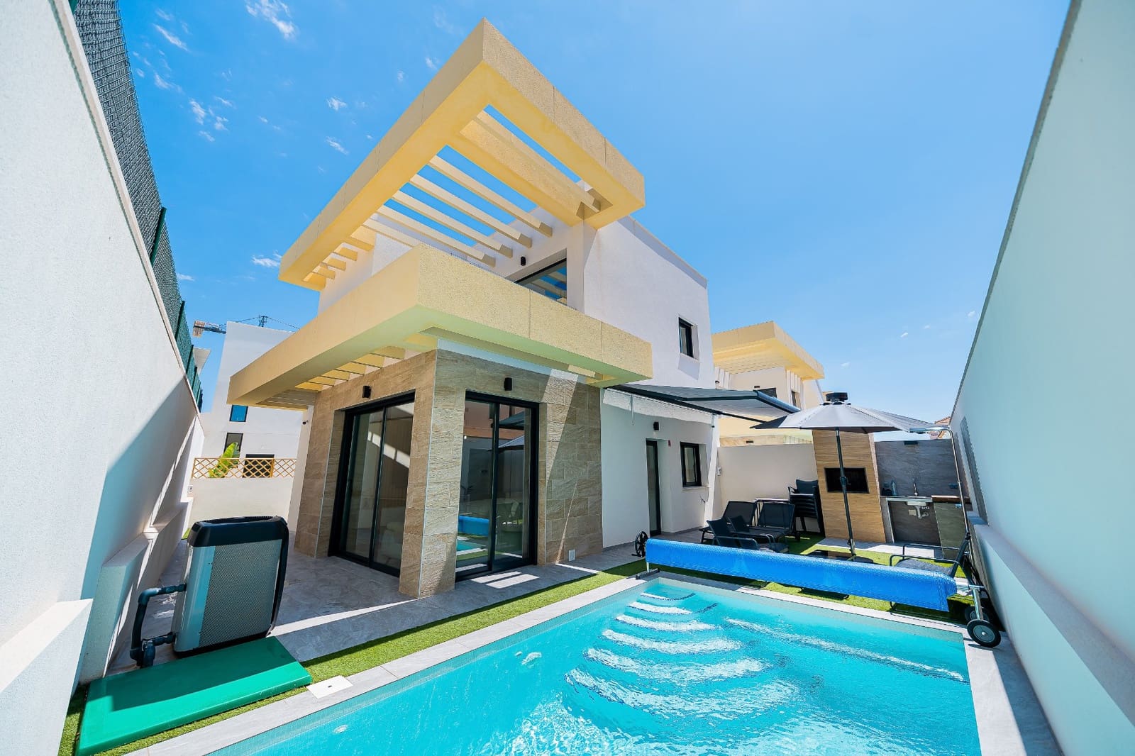 3 slaapkamer Villa te koop in Los Montesinos met zwembad garage - € 420.000 (Ref: 9832967)