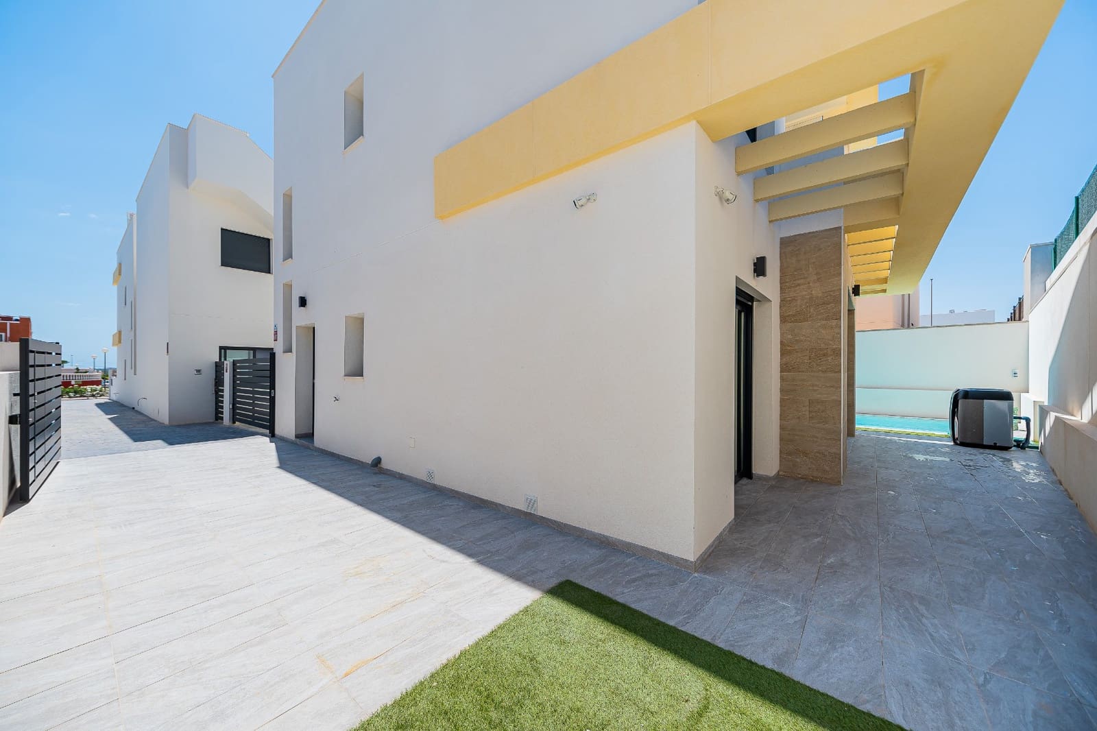 3 slaapkamer Villa te koop in Los Montesinos met zwembad garage - € 420.000 (Ref: 9832967)