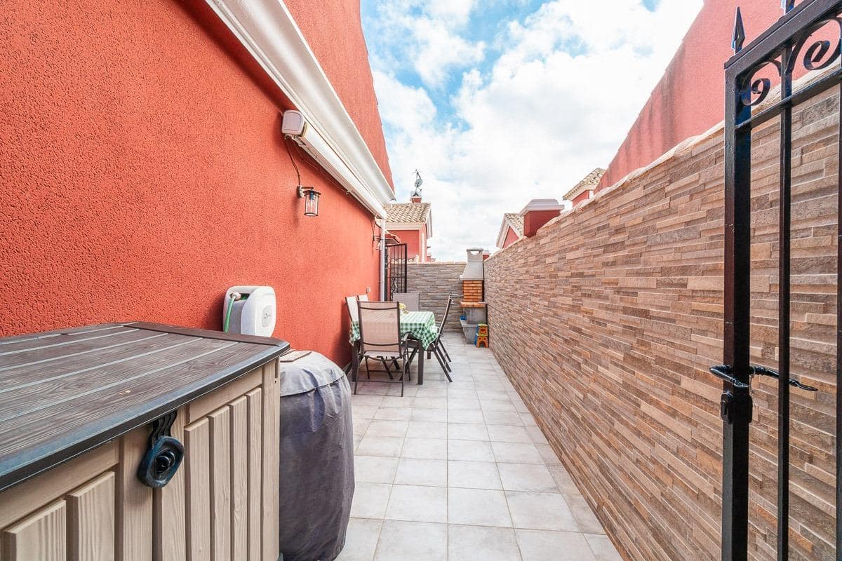 3 makuuhuone Omakotitalo myytävänä paikassa Villamartin mukana uima-altaan - 242 000 € (Ref: 9841646)
