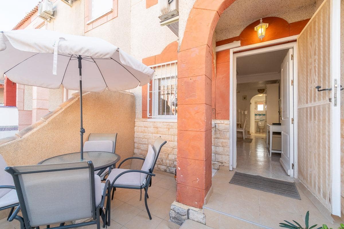 2 soveværelse Lejlighed til salg i Playa Flamenca med swimmingpool - € 195.000 (Ref: 9841650)