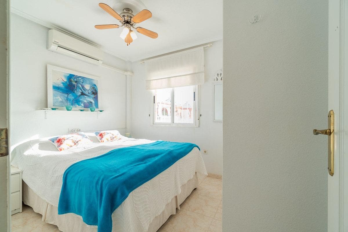 2 soveværelse Lejlighed til salg i Playa Flamenca med swimmingpool - € 195.000 (Ref: 9841650)