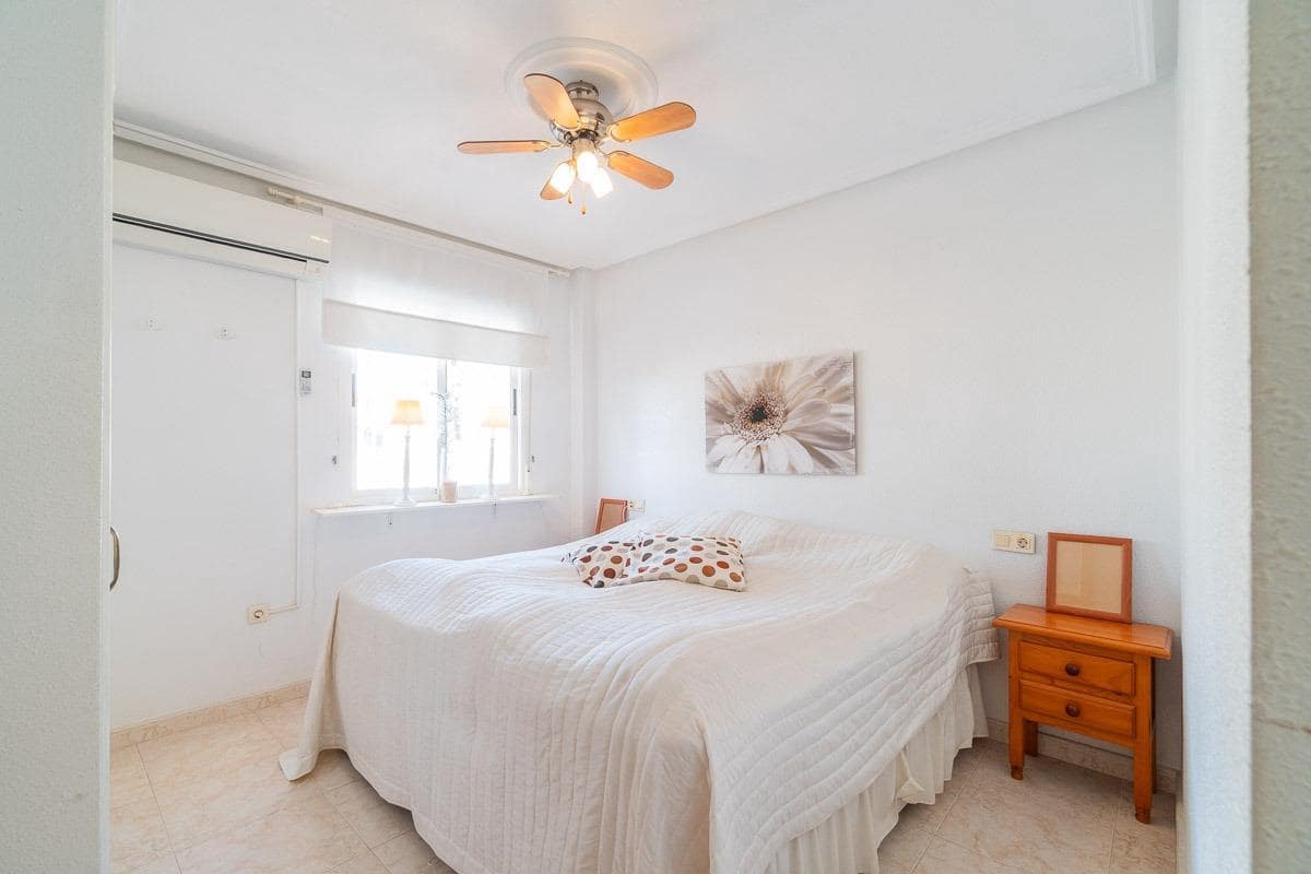 2 soveværelse Lejlighed til salg i Playa Flamenca med swimmingpool - € 195.000 (Ref: 9841650)