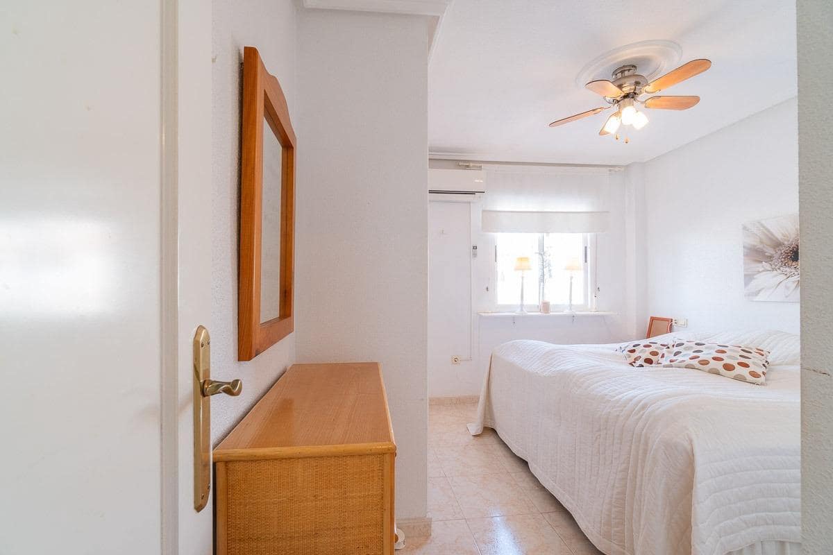 2 soveværelse Lejlighed til salg i Playa Flamenca med swimmingpool - € 195.000 (Ref: 9841650)