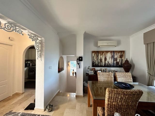 Pareado de 3 habitaciones en Villamartin, Orihuela en venta con piscina garaje - 325.000 € (Ref: 9859137)