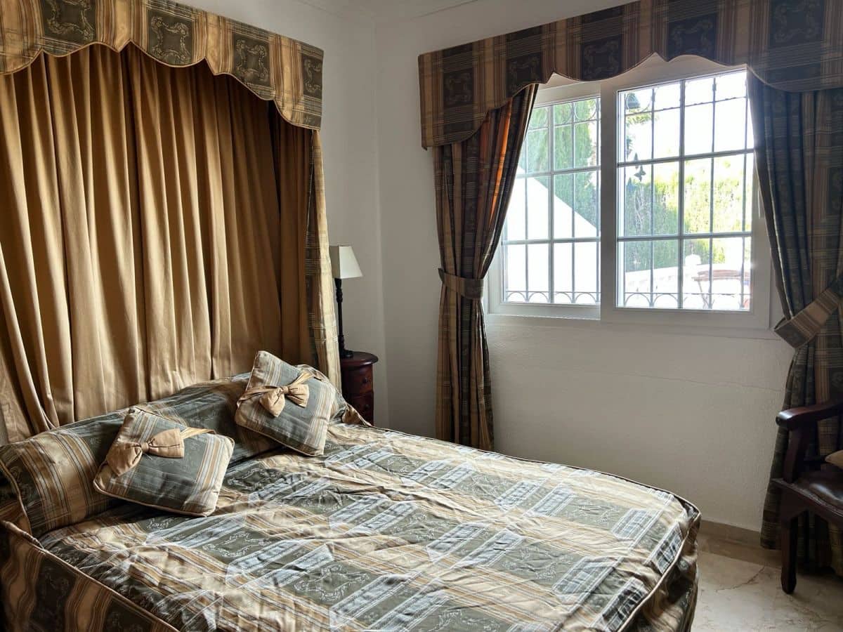 Pareado de 3 habitaciones en Villamartin en venta con piscina garaje - 325.000 € (Ref: 9859137)