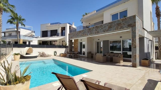 3 soveværelse Villa til salg i La Mata, Torrevieja med swimmingpool garage - € 695.000 (Ref: 9859141)