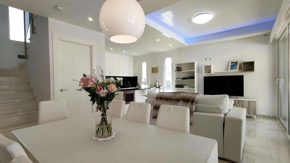 3 soveværelse Villa til salg i La Mata med swimmingpool garage - € 695.000 (Ref: 9859141)