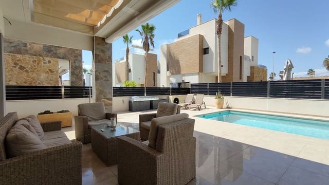 3 soveværelse Villa til salg i La Mata, Torrevieja med swimmingpool garage - € 695.000 (Ref: 9859141)
