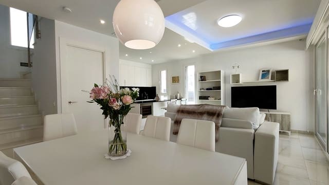 3 soveværelse Villa til salg i La Mata, Torrevieja med swimmingpool garage - € 695.000 (Ref: 9859141)