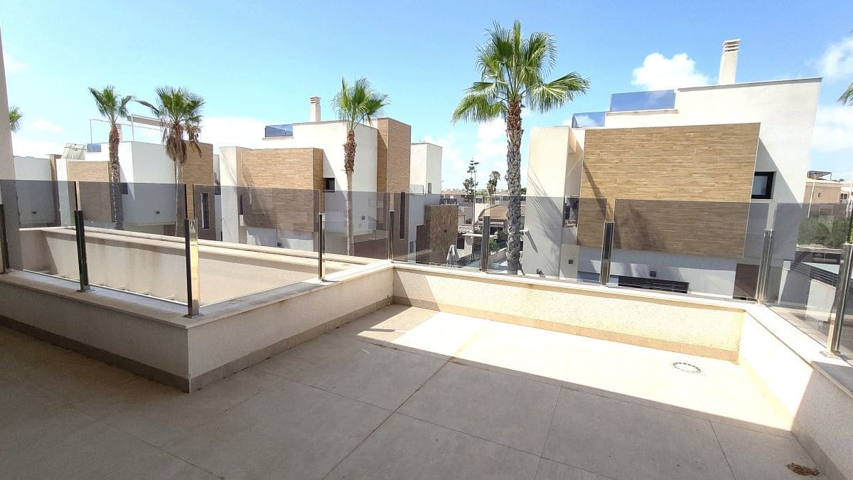 3 soveværelse Villa til salg i La Mata med swimmingpool garage - € 695.000 (Ref: 9859141)
