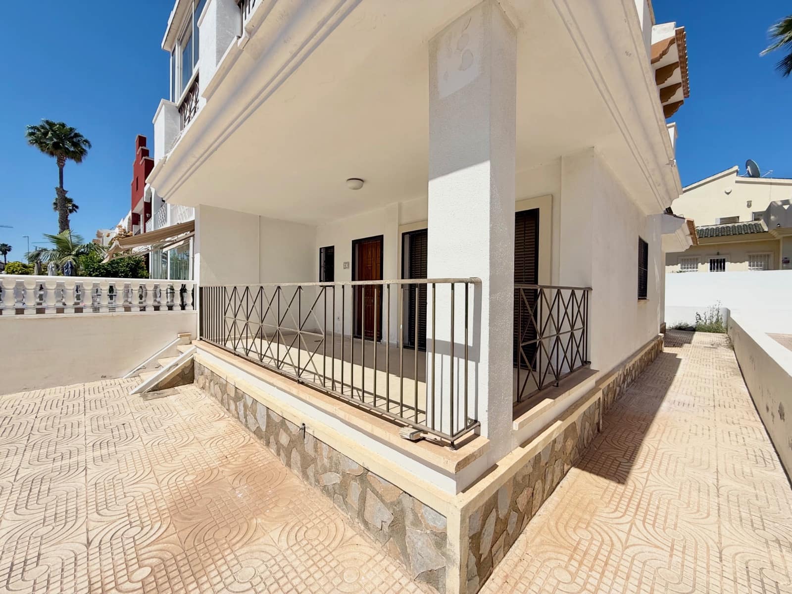 3 soveværelse Semi-Rækkehus til salg i Ciudad Quesada med swimmingpool - € 235.000 (Ref: 9873023)