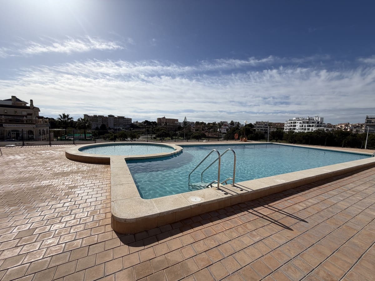 2 Zimmer Apartment zu verkaufen in La Zenia mit Pool - 175.000 € (Ref: 9880812)