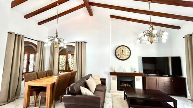 4 soverom Villa til salgs i Villamartin, Orihuela med svømmebasseng garasje - € 424 950 (Ref: 9893280)