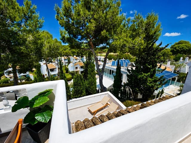 4 soverom Villa til salgs i Villamartin, Orihuela med svømmebasseng garasje - € 424 950 (Ref: 9893280)