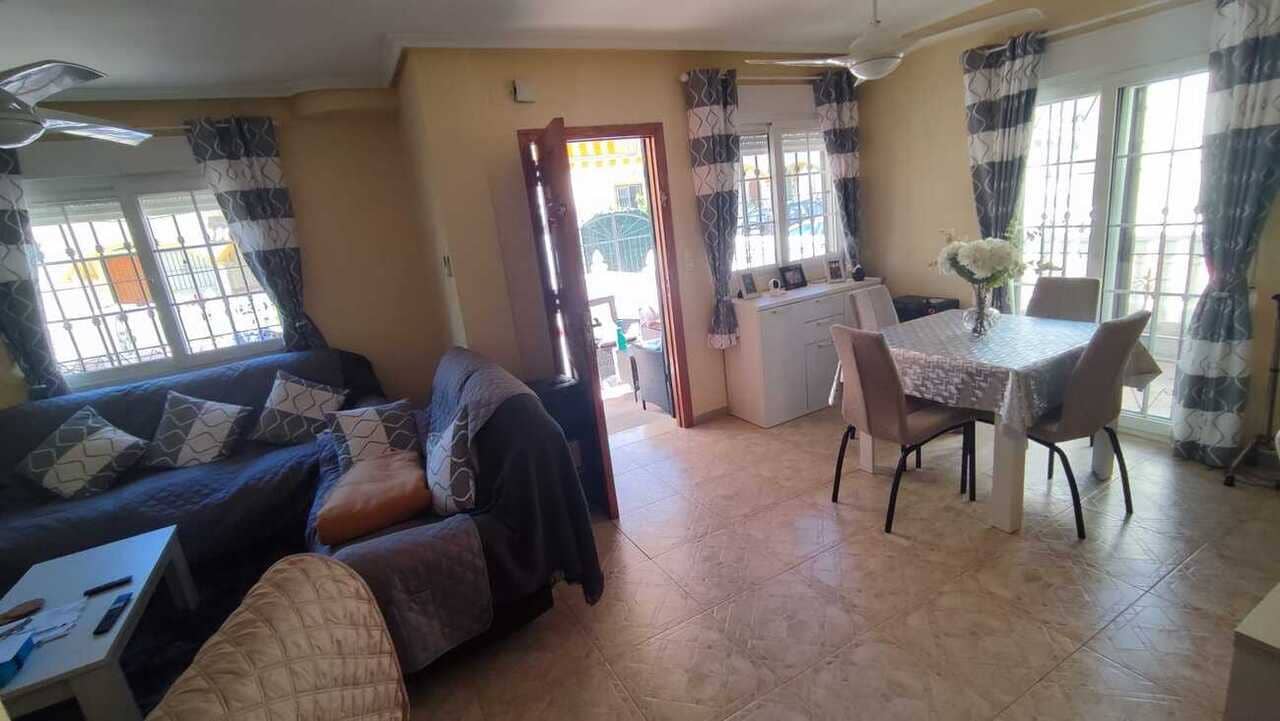 3 soveværelse Semi-Rækkehus til salg i Playa Flamenca med swimmingpool garage - € 295.000 (Ref: 9928771)
