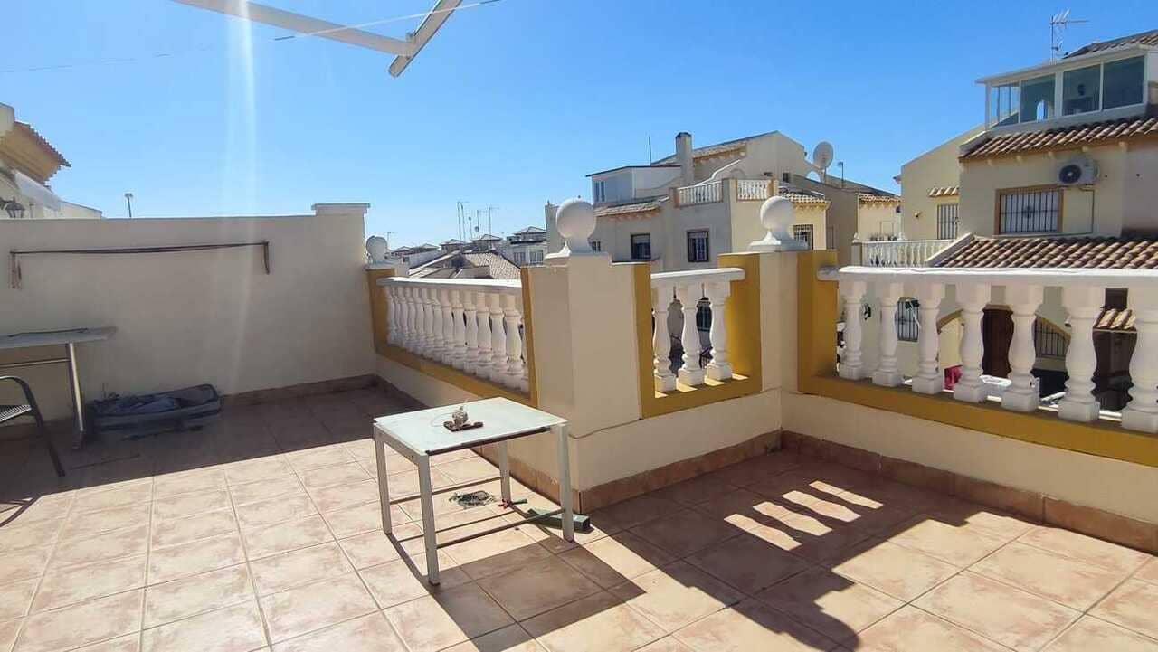 3 soveværelse Semi-Rækkehus til salg i Playa Flamenca med swimmingpool garage - € 295.000 (Ref: 9928771)