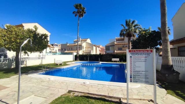 3 soveværelse Semi-Rækkehus til salg i Playa Flamenca, Orihuela med swimmingpool garage - € 295.000 (Ref: 9928771)