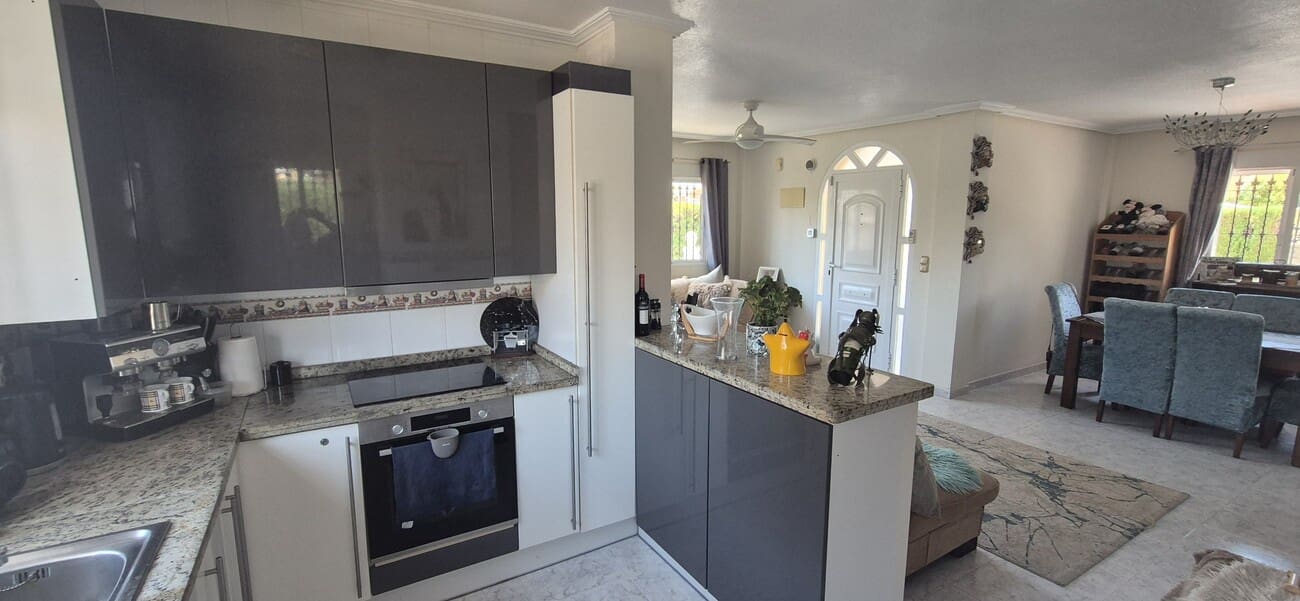 4 soverom Villa til salgs i Villamartin med svømmebasseng garasje - € 389 995 (Ref: 9935574)
