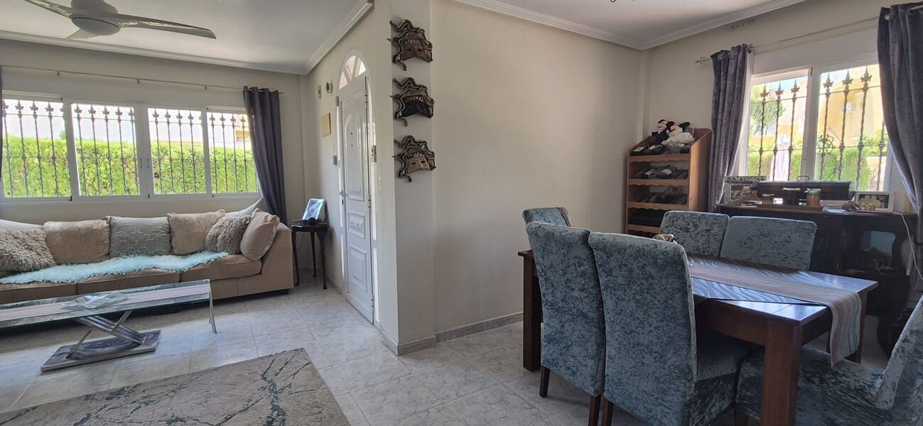 4 soverom Villa til salgs i Villamartin med svømmebasseng garasje - € 389 995 (Ref: 9935574)