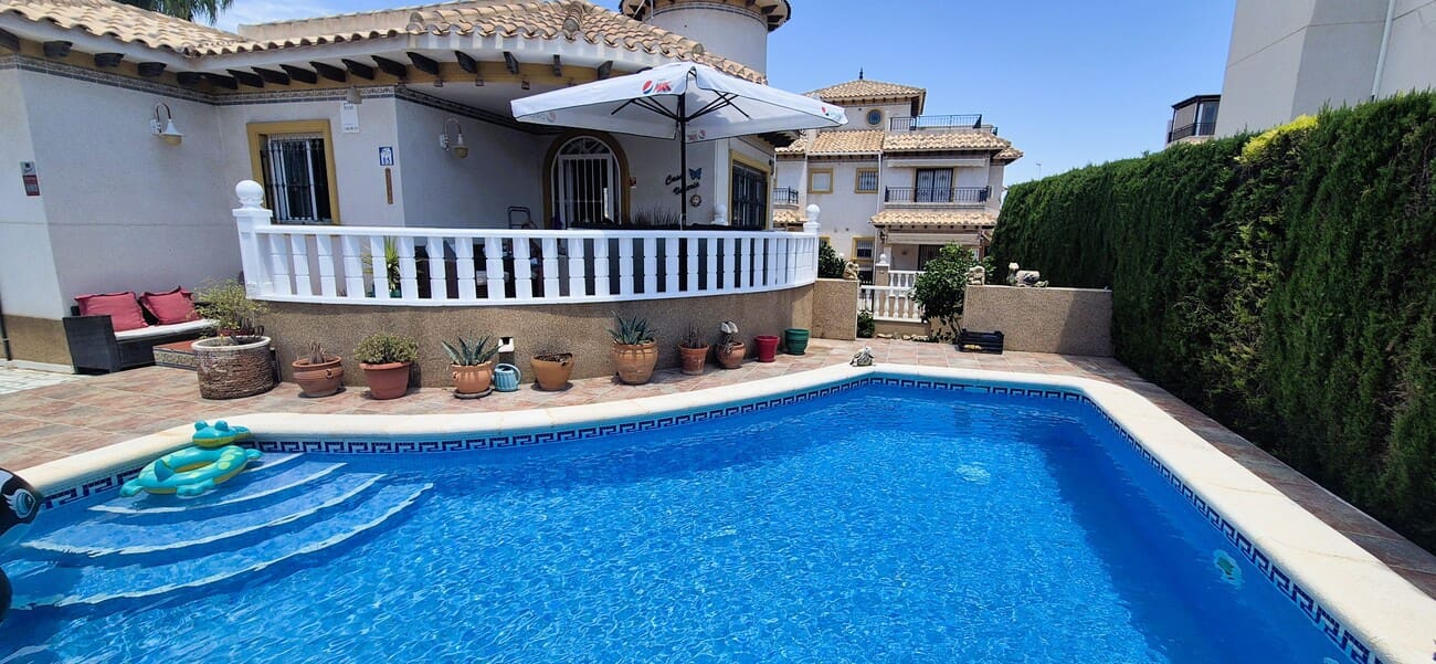 4 soverom Villa til salgs i Villamartin med svømmebasseng garasje - € 389 995 (Ref: 9935574)