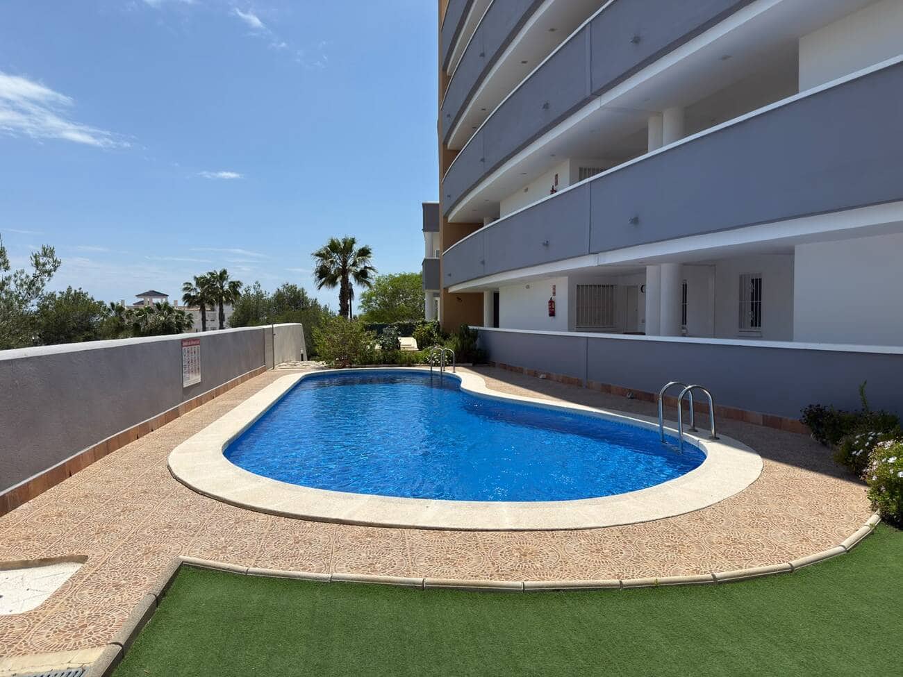 2 soveværelse Lejlighed til salg i Villamartin med swimmingpool garage - € 175.000 (Ref: 9941949)