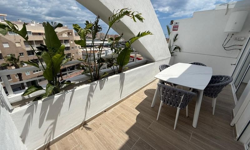 Apartamento de 2 habitaciones en Torrevieja en venta con piscina - 159.995 € (Ref: 9941950)