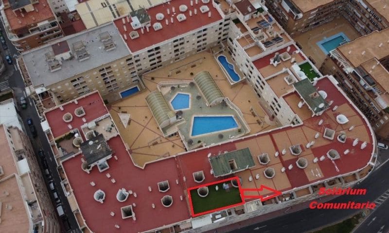 Apartamento de 2 habitaciones en Torrevieja en venta con piscina - 159.995 € (Ref: 9941950)
