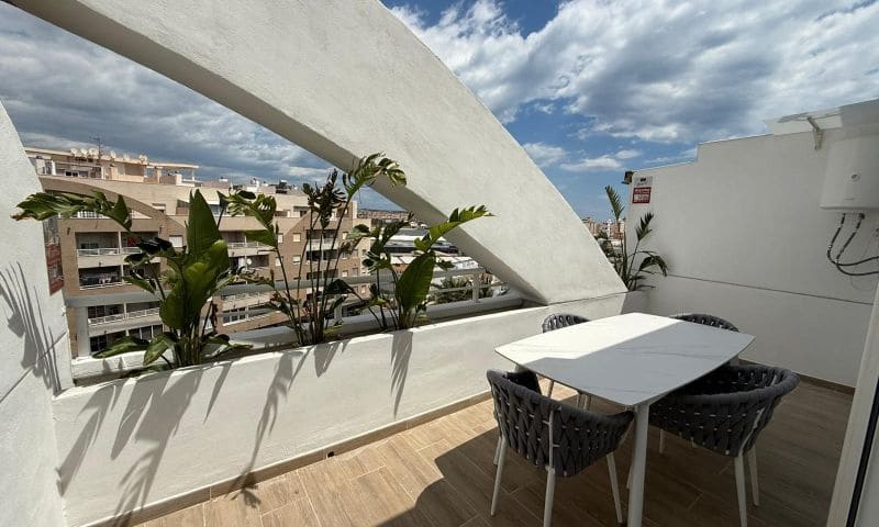 Apartamento de 2 habitaciones en Torrevieja en venta con piscina - 159.995 € (Ref: 9941950)