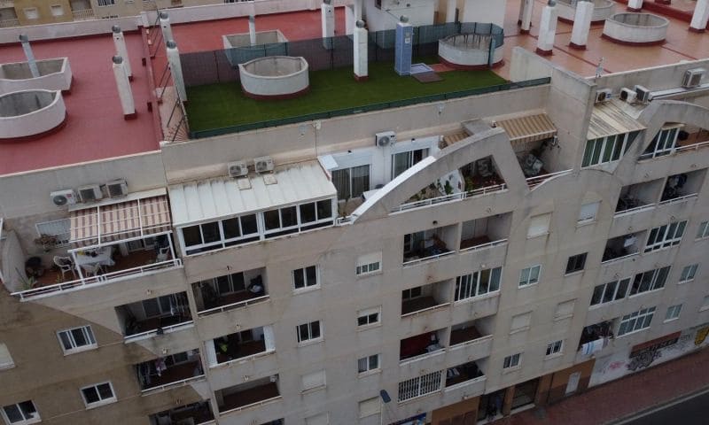 Apartamento de 2 habitaciones en Torrevieja en venta con piscina - 159.995 € (Ref: 9941950)