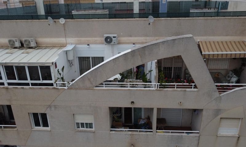 Apartamento de 2 habitaciones en Torrevieja en venta con piscina - 159.995 € (Ref: 9941950)