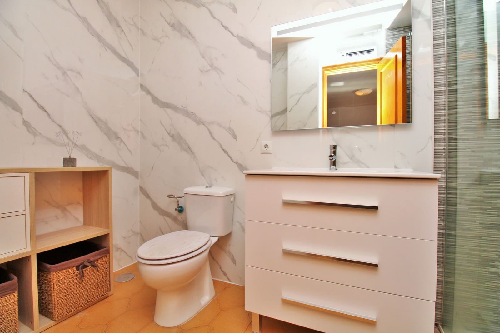 2 soveværelse Lejlighed til salg i Villamartin med swimmingpool - € 164.900 (Ref: 9944248)