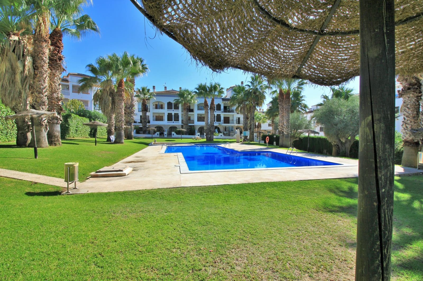 2 soveværelse Lejlighed til salg i Villamartin med swimmingpool - € 164.900 (Ref: 9944248)