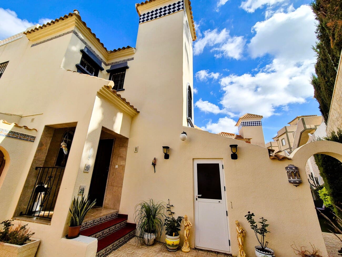 3 soveværelse Villa til salg i Villamartin med garage - € 269.900 (Ref: 9947009)