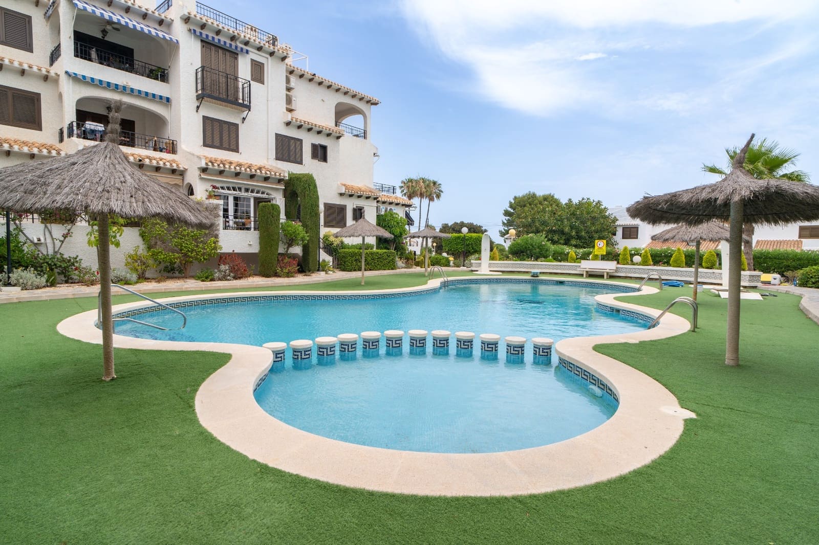 Apartamento de 2 habitaciones en Cabo Roig en venta con piscina - 205.000 € (Ref: 9959235)