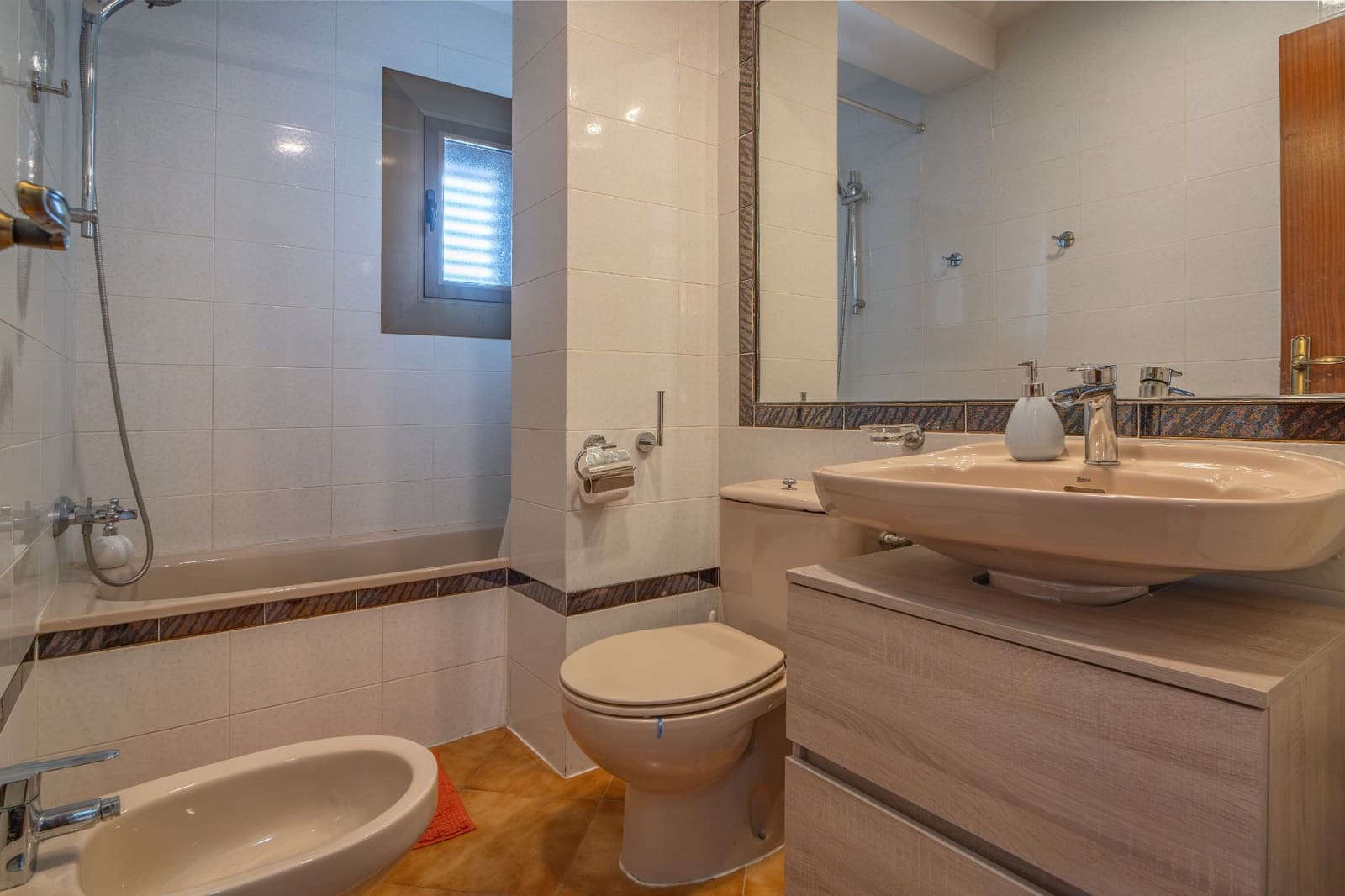 Apartamento de 2 habitaciones en Cabo Roig en venta con piscina - 205.000 € (Ref: 9959235)
