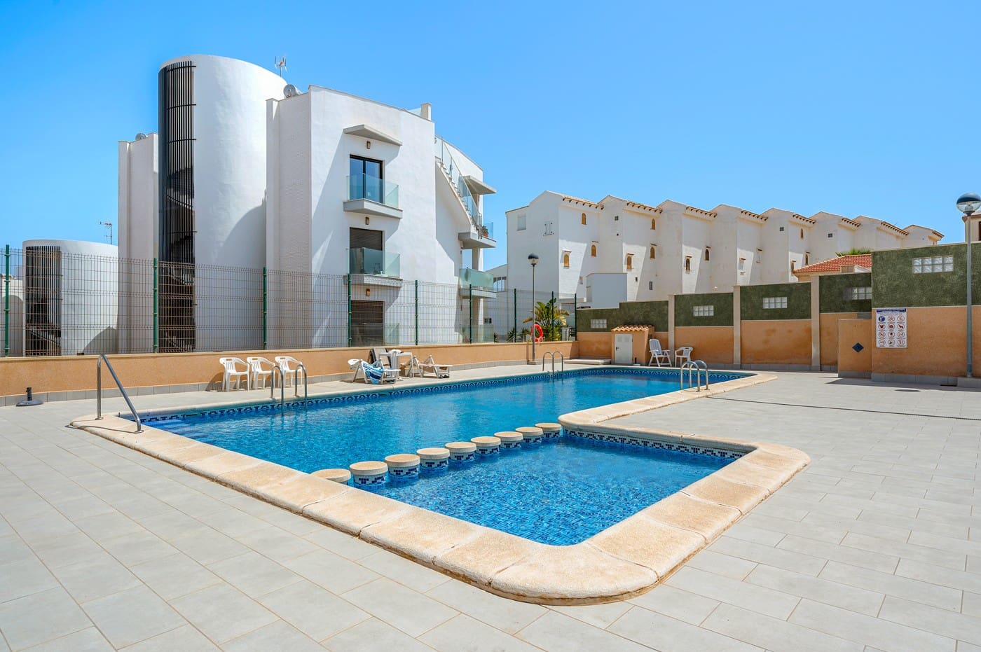 2 soverom Leilighet til salgs i La Mata med svømmebasseng - € 165 000 (Ref: 9959236)